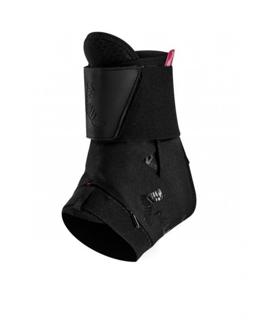 THE ONE ANKLE BRACE MUELLER PREMIUM LACE UP WITH FIGURE 8 STRAPPING